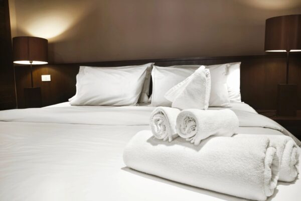 COTTON WHITE BED SHEET FOR HOTELS